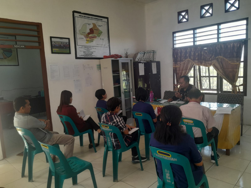 Rapat Staff Kantor Camat Parmaksian