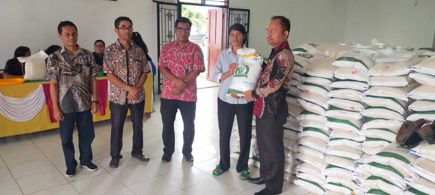 Penyaluran Bantuan Pangan Beras di Kecamatan  Parmaksian