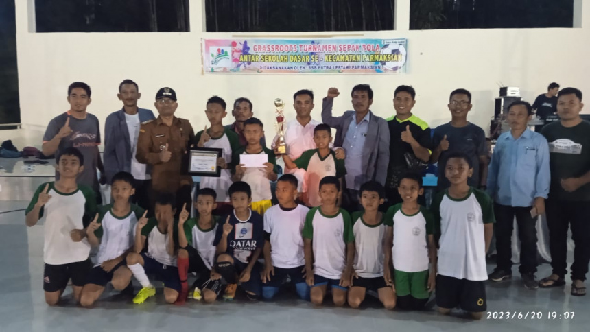 Pertandingan Final dan Penutupan Turnamen Sepak Bola antar Sekolah Dasar se Kecamatan Parmaksian