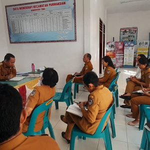 Rapat Staf Kantor Kecamatan Parmaksian