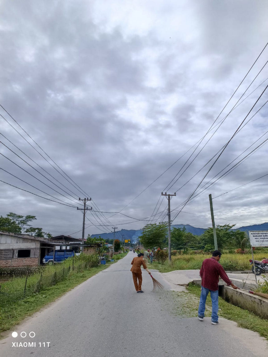 Gotong Royong Desa Banjar Ganjang