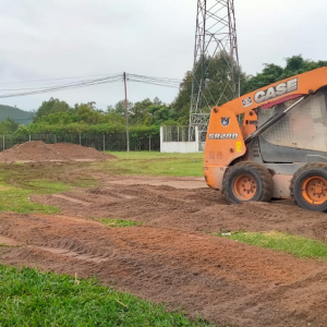 Persiapan Lapangan Lokasi Upacara HUT RI ke 78  Tahun 2023 Tingkat Kecamatan di Pasar Maduma Kecamatan Parmaksian