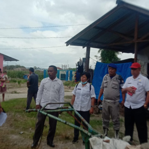 Monitoring Keamanan dan Ketertiban bersama Satuan Polisi Pamong Praja Kabupaten Toba P di Desa Lumban Manurung terkait Bangunan Rumah yang tidak memiliki IMB di Sosor Tunggar Lumban Manurung,  Rabu 26 Juli 2023