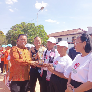 Lansia Desa Banjar Ganjang Kecamatan Parmaksian Mengikuti Lomba Senam  Batak na Raja dalam Peringatan Hari Lanjut Usia Nasional (HLUN) ke-27