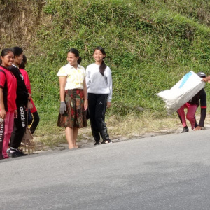 Gotong Royong di Kantor Kecamatan Parmaksian