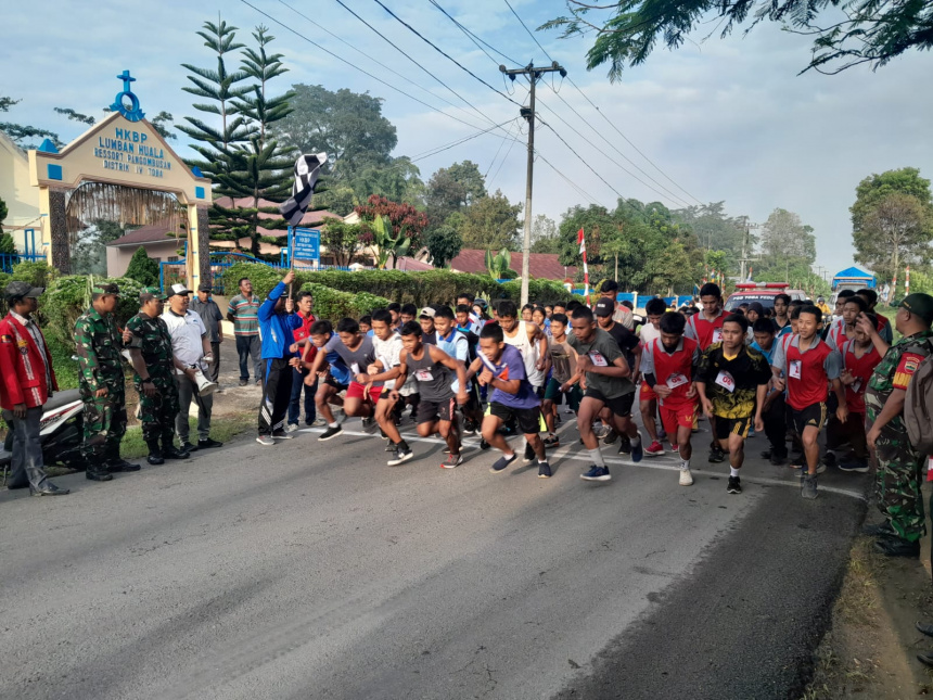 Lomba Lari Marathon Tingkat SMA/SMK Menyambut HUT RI ke 78 Kecamatan Parmaksian