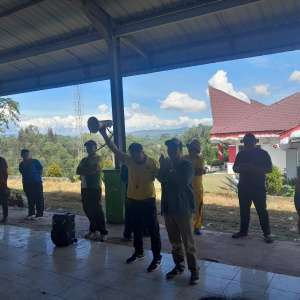 Lomba Tarik Tambang, Estapet Sarung dan Lomba Memasukkan Paku ke dalam Botol untuk Ibu PKK dan Ibu Guru  se Kecamatan Parmaksian