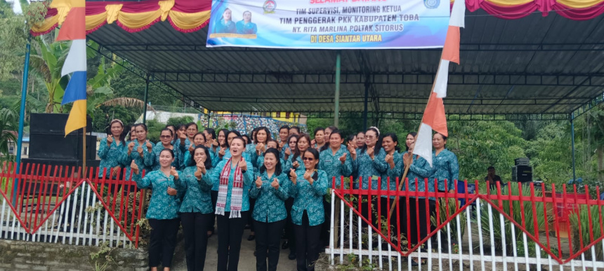 Supervisi dan Monitoring TP PKK Kabupaten Toba di Desa Siantar Utara sebagai Desa Binaan Kecamatan Kategori Tertib Administrasi, IVA TEST dan Hatinya PKK