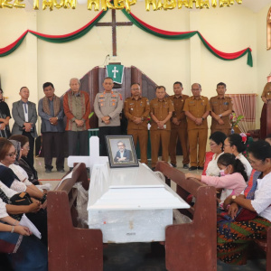 Ibadah Penghiburan Pemakaman Arist Merdeka Sirait di Lumban Sirait Gu Kecamatan Parmaksian