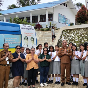 Jemput Bola Pelayanan Administrasi Kependudukan dan Penerbitan Dokumen Kependudukan oleh Dinas Catpilduk Kabupaten  Toba di SMA Negeri 1 Parmaksian