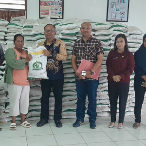 Penyaluran Bantuan Pangan Cadangan Beras Pemerintah (CBP) Bulan Oktober di Kecamatan Parmaksian