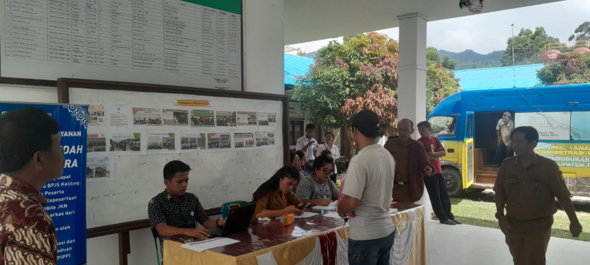 Jemput Bola Dukcapil di Kantor Camat Parmaksian