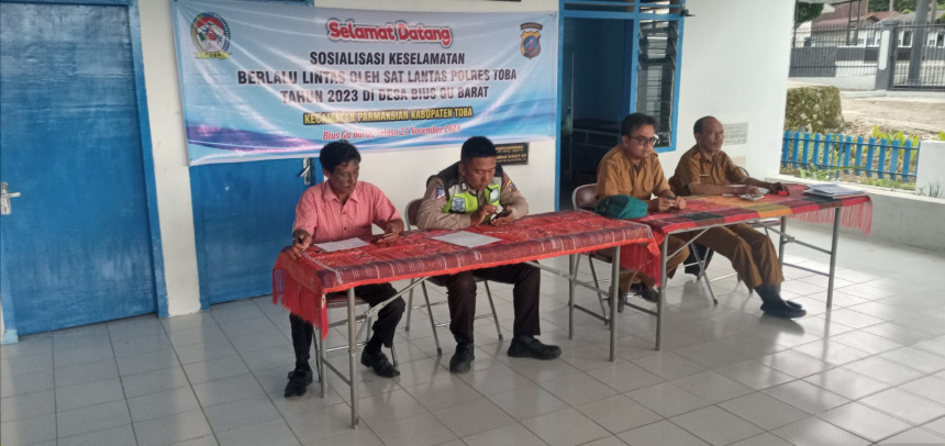 Kegiatan Sosialisasi Keselamatan Berlalu Lintas oleh Satlantas Polres Toba di Desa Bius Gu Barat