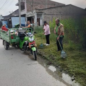 Gotong Royong bersama di desa Lumban Manurung