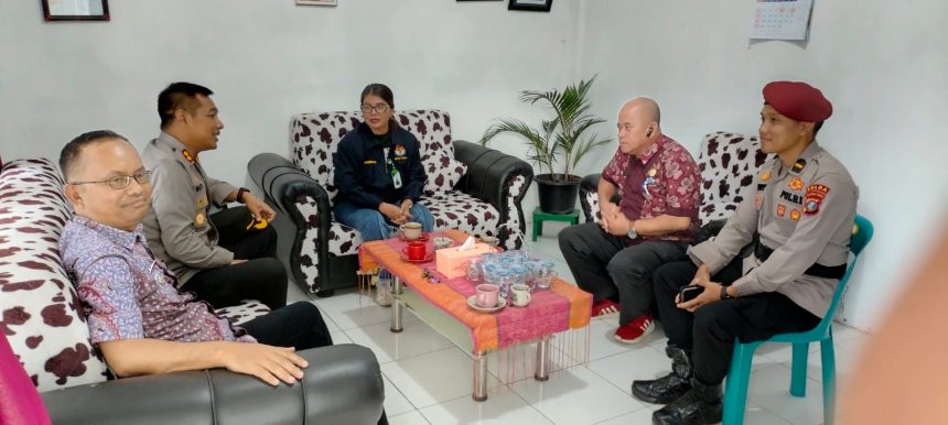 Monitoring Kapolres Toba setelah pelaksanaan Pemilihan Umum 14 Februari 2024 di Kantor Camat Parmaksian