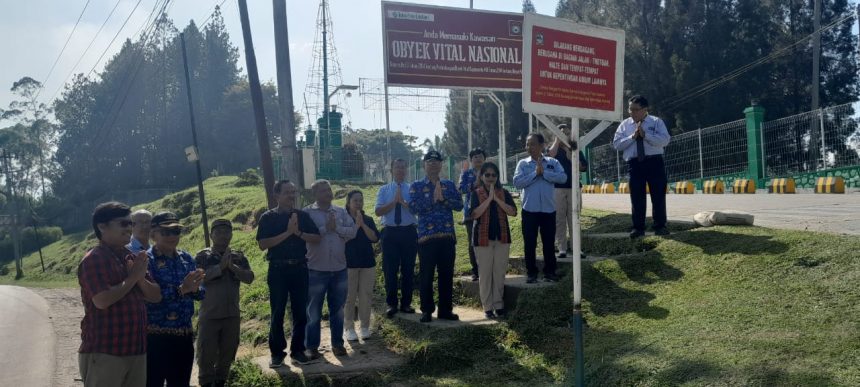Pemasangan Plang “Dilarang Berdagang” di Pintu Masuk Sekolah Yayasan Bona Pasogit Sejahtera