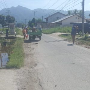 Gotong Royong di Desa Lumban Manurung